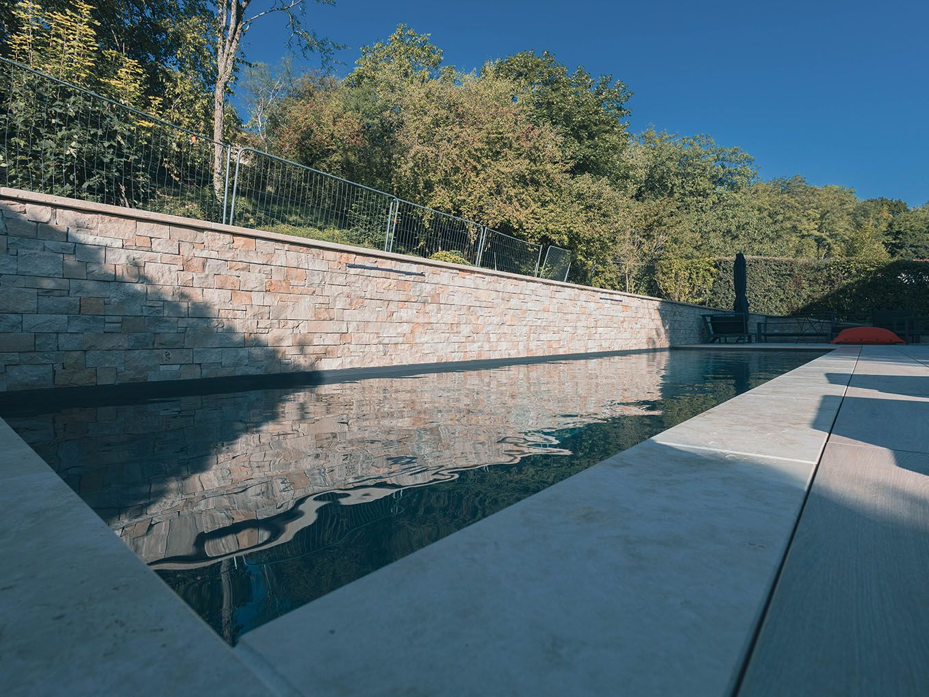 piscine à déversement